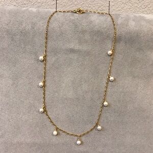 Elegant Gold and Pearl Necklace